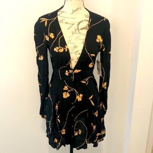 Billabong Black Deep V-Neck Long-sleeve Mini Dress